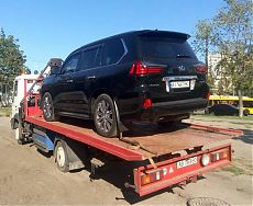 Джип Лексус на эвакуаторе